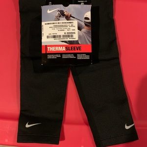 Nike Therma arm sleeves